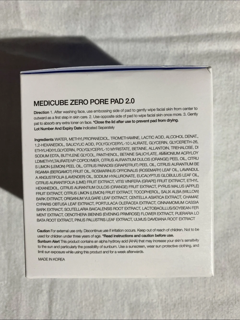 Medicube Zero Pore Pad – White & Blue